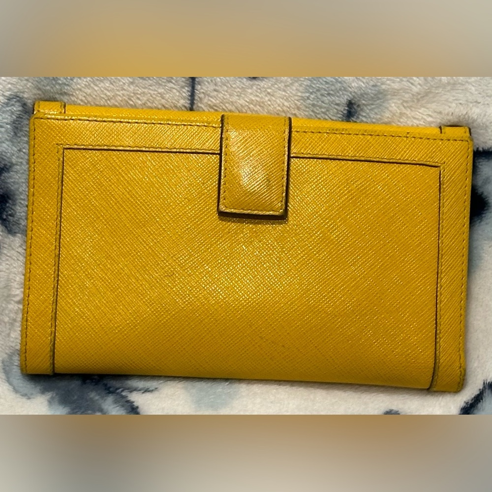 ❌SOLD❌Salvatore Ferragamo Wallet - Picture 2 of 2